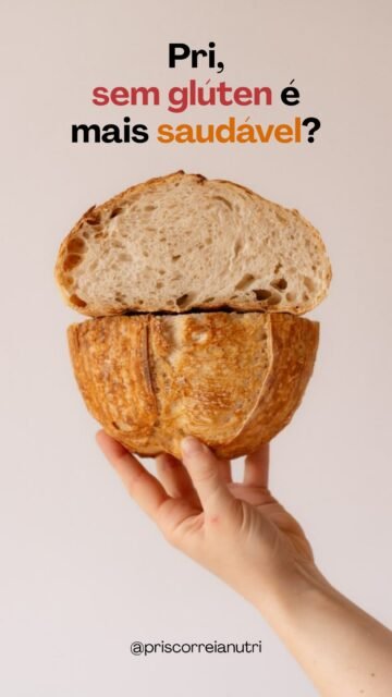 Você já deixou de comer algum alimento simplesmente porque ouviu dizer que o glúten faz mal? 👀

A verdade é que nem todo mundo precisa retirar o glúten da alimentação.

Para pessoas com doença celíaca, o glúten desencadeia uma resposta autoimune que pode causar danos ao intestino. Já a alergia ao trigo e outras condições relacionadas exigem investigação e orientações específicas.

Mas, para quem não apresenta uma condição que justifique essa restrição, eliminar o glúten não significa automaticamente ter uma alimentação mais saudável.

⚠️ E aqui vai um cuidado importante: se você suspeita de doença celíaca, procure avaliação profissional antes de retirar o glúten. Essa mudança pode interferir nos resultados dos exames e dificultar o diagnóstico.

A alimentação precisa respeitar as necessidades individuais, sem restrições desnecessárias. 💚

👩🏻‍🍳 E falando em alternativas culinárias, tenho uma novidade chegando!

Estou preparando uma aula especial de panetone sem glúten, para compartilhar técnicas e mostrar que é possível explorar novas possibilidades na cozinha sem abrir mão do sabor.

🎄 Em breve, vou contar todos os detalhes!

Me conta nos comentários: você já tentou preparar alguma receita sem glúten em casa? Como ficou o resultado? 👇

#NutriçãoIntegrativa #AlimentaçãoSemGlúten #DoençaCelíaca #EducaçãoAlimentar #PanetoneSemGlúten